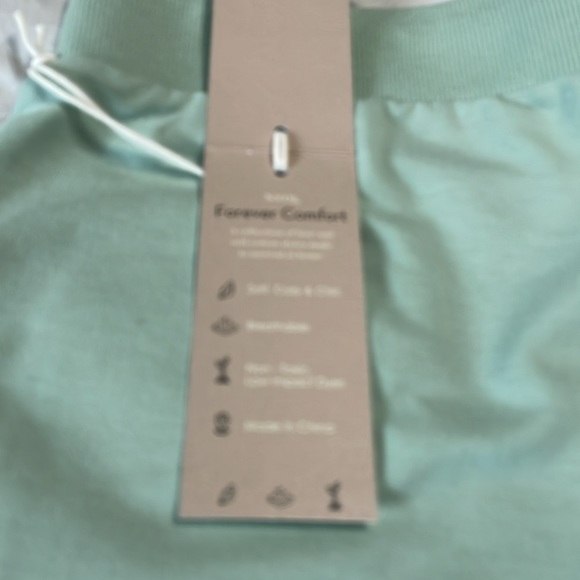 NYDJ Forever Comfort.  Size M.  Soft sage.   64 polyester, 33 cotton, 3 elastine - Picture 4 of 5